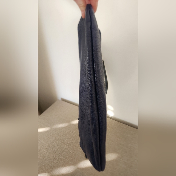 Elegant Navy Blue Leather Handbag - Picture 6 of 9